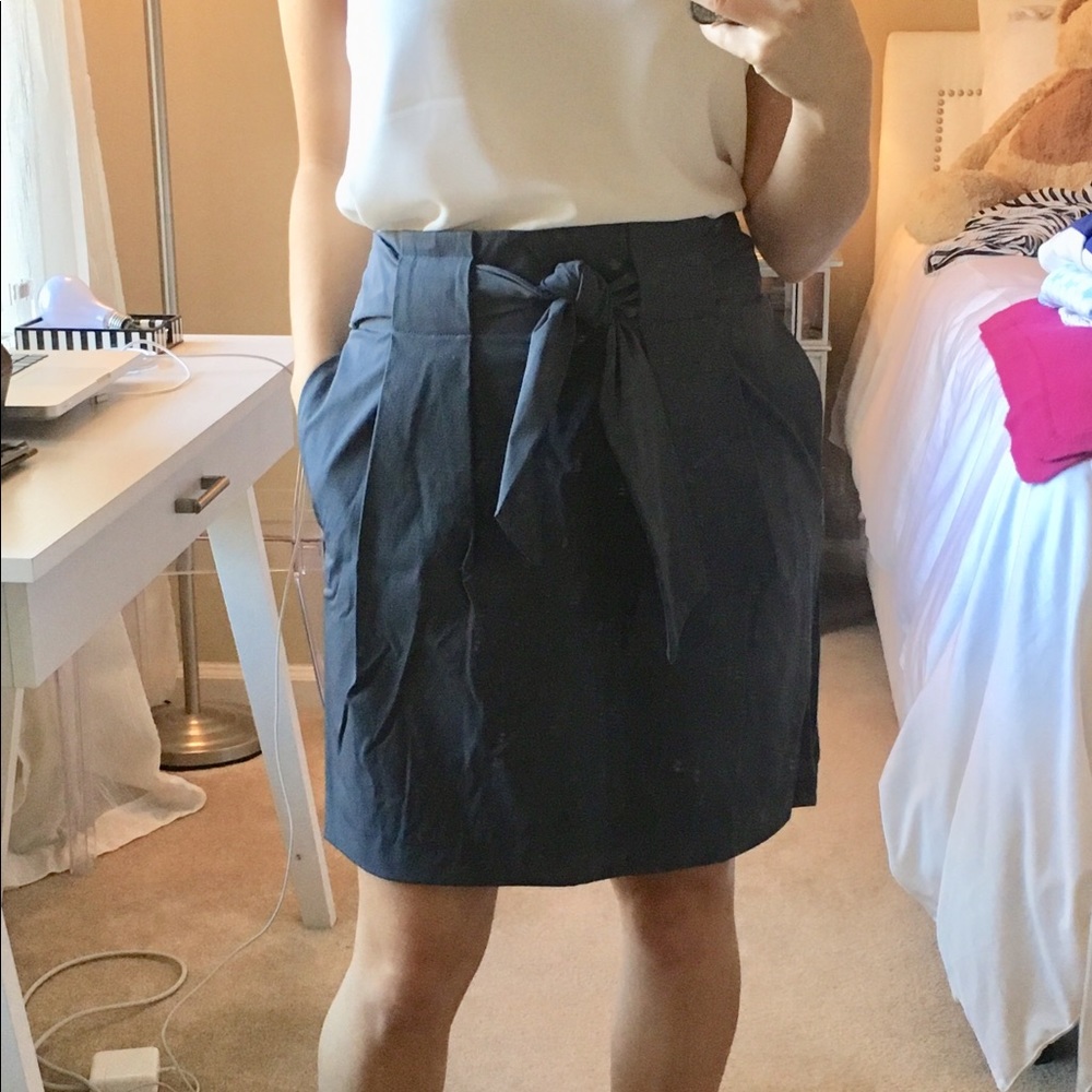 Banana republic front tie skirt